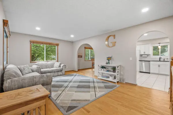 9612 Union Terrace LN N, Maple Grove, MN 55369