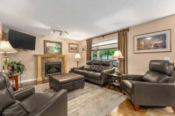 1733 Evergreen DR SW, Calgary, AB T2Y 3T8