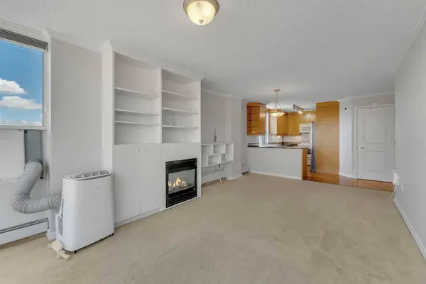 4555 Varsity LN NW #902, Calgary, AB T3A 2V6