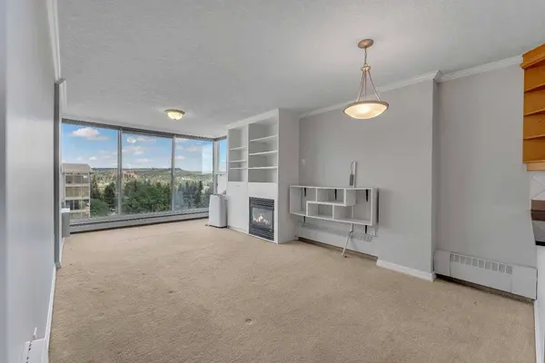 4555 Varsity LN NW #902, Calgary, AB T3A 2V6