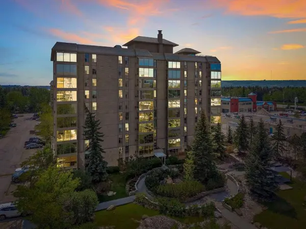 4555 Varsity LN NW #902, Calgary, AB T3A 2V6