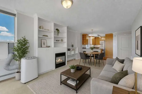 4555 Varsity LN NW #902, Calgary, AB T3A 2V6