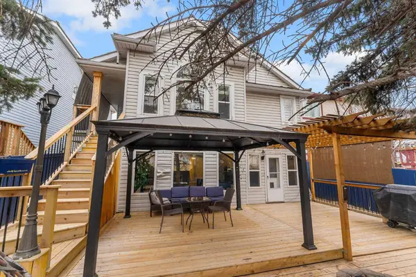 44 Douglas Glen CRES SE, Calgary, AB T2Z 3M6