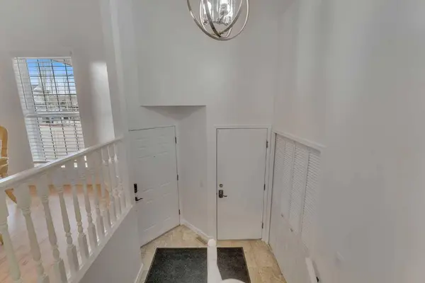 44 SE Douglas Glen CRES, Calgary, AB T2Z 3M6