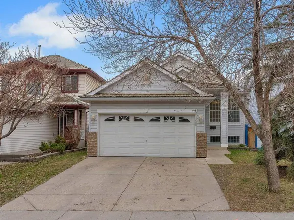44 SE Douglas Glen CRES, Calgary, AB T2Z 3M6