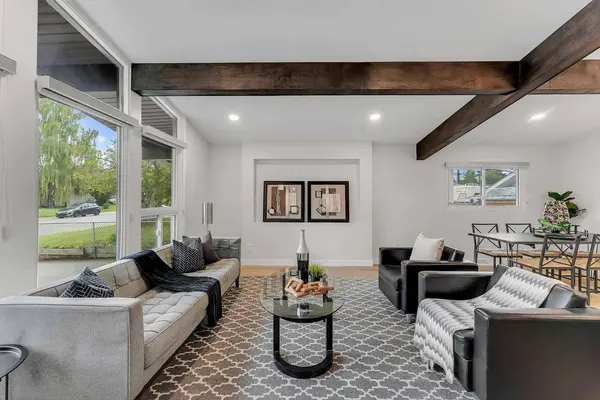 10 Atlanta CRES SE, Calgary, AB T2J 0Y3