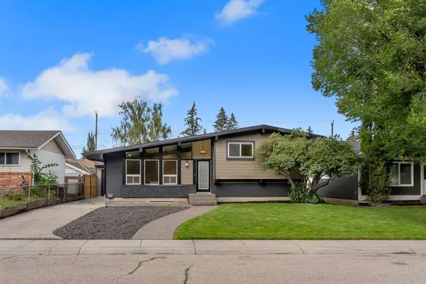 10 Atlanta CRES SE, Calgary, AB T2J 0Y3