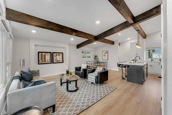 10 Atlanta CRES SE, Calgary, AB T2J 0Y3