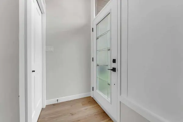 10 Atlanta CRES SE, Calgary, AB T2J 0Y3
