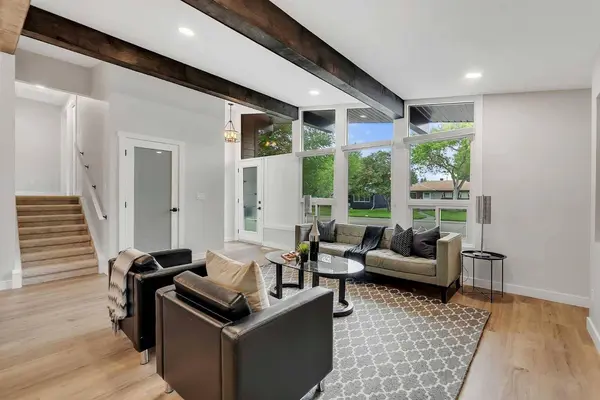 10 Atlanta CRES SE, Calgary, AB T2J 0Y3