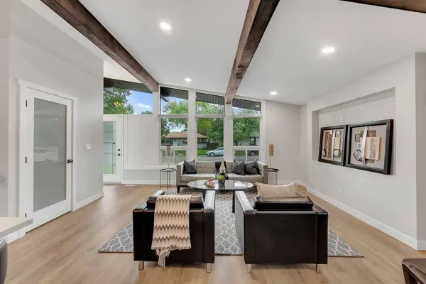 10 Atlanta CRES SE, Calgary, AB T2J 0Y3