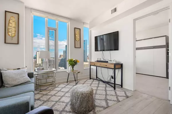 901 10 AVE #2504, Calgary, AB T2R 0B5