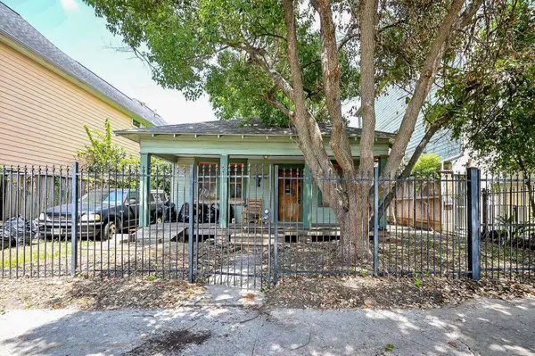 1122 Robbie ST, Houston, TX 77009