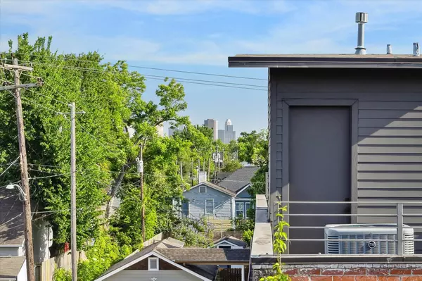 1004 Enid ST #B, Houston, TX 77009