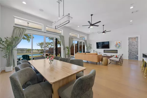 2854 Lakeshore DR, Canyon Lake, TX 78133