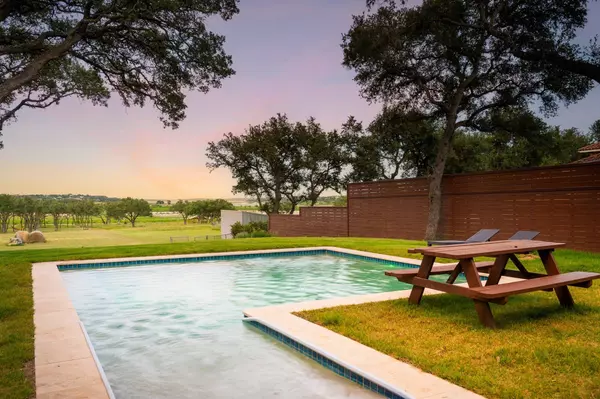 2854 Lakeshore DR, Canyon Lake, TX 78133