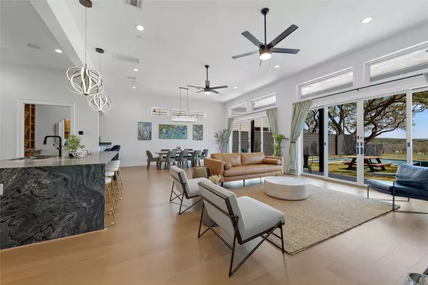 2854 Lakeshore DR, Canyon Lake, TX 78133