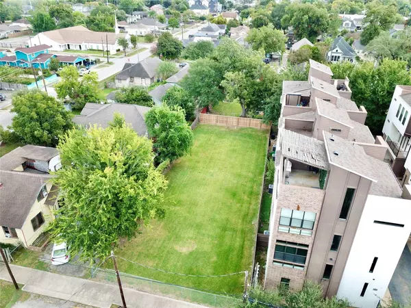 207 Burr ST, Houston, TX 77011