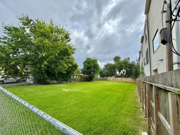 207 Burr ST, Houston, TX 77011