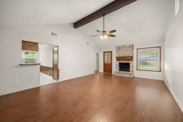 6003 Rena ST, Houston, TX 77092