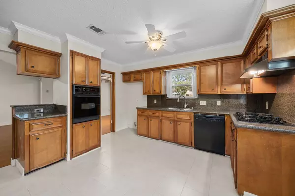 6003 Rena ST, Houston, TX 77092