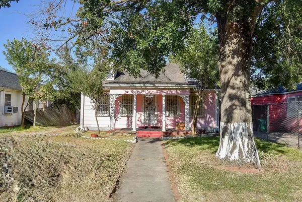 2827 Robertson ST, Houston, TX 77009