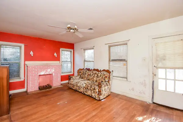 2827 Robertson ST, Houston, TX 77009