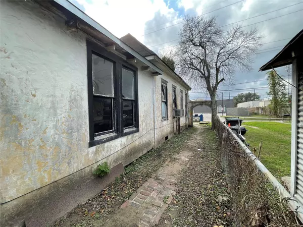 2809 Engelke ST, Houston, TX 77003