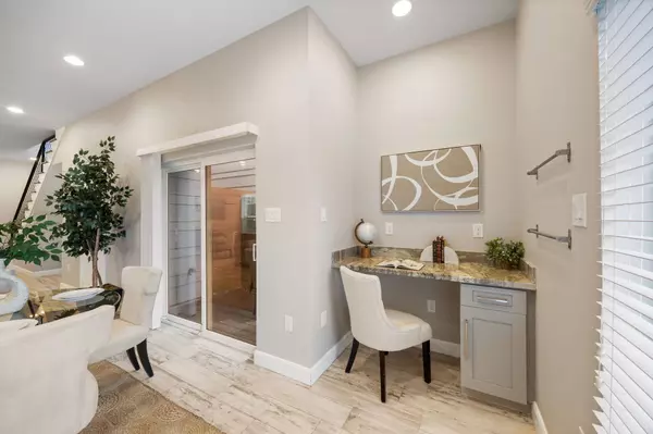 317 E 35th ST #A, Houston, TX 77018