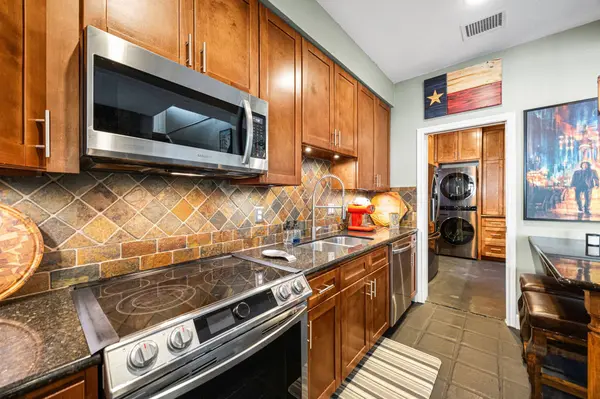 202 E 7th ST, Houston, TX 77007