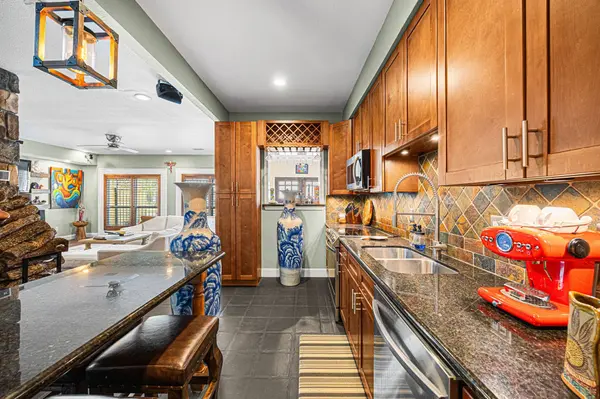 202 E 7th ST, Houston, TX 77007