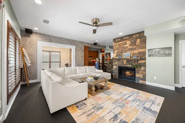 202 E 7th ST, Houston, TX 77007