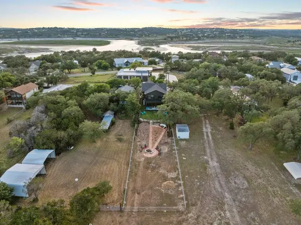 2758 Lakeshore DR, Canyon Lake, TX 78133