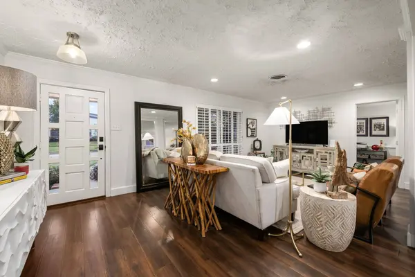 5202 Lamonte LN, Houston, TX 77092