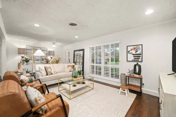 5202 Lamonte LN, Houston, TX 77092