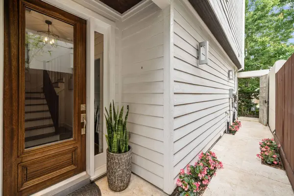 106 Arnold ST, Houston, TX 77007