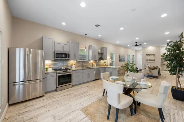 317 E 35th ST #A, Houston, TX 77018