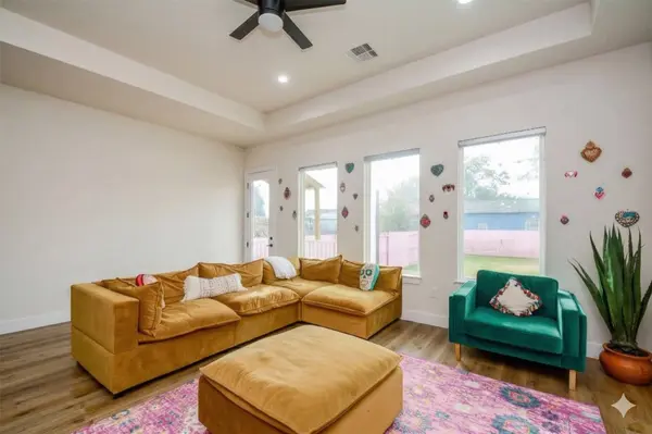 1504 Evelyn ST, Houston, TX 77009