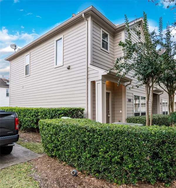 850 W Heights Hollow LN, Houston, TX 77007