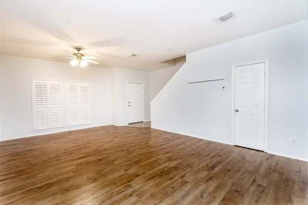 850 W Heights Hollow LN, Houston, TX 77007