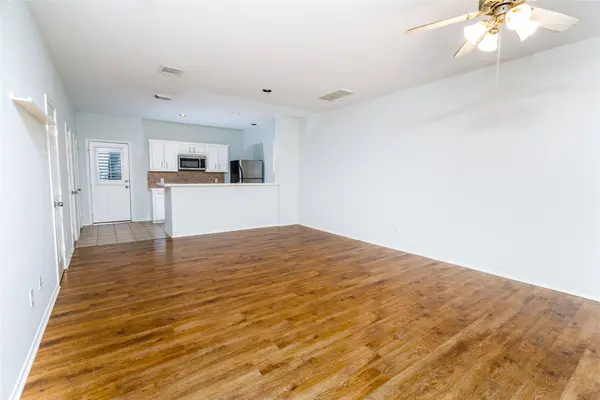 850 W Heights Hollow LN, Houston, TX 77007