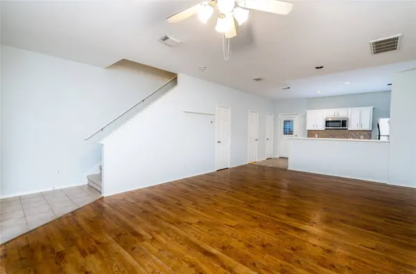 850 W Heights Hollow LN, Houston, TX 77007