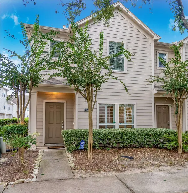 850 W Heights Hollow LN, Houston, TX 77007