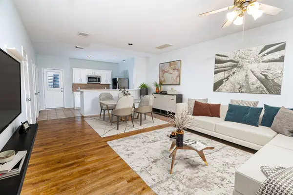 850 W Heights Hollow LN, Houston, TX 77007