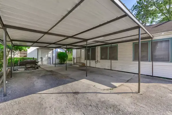 212 Danna LN, Houston, TX 77009