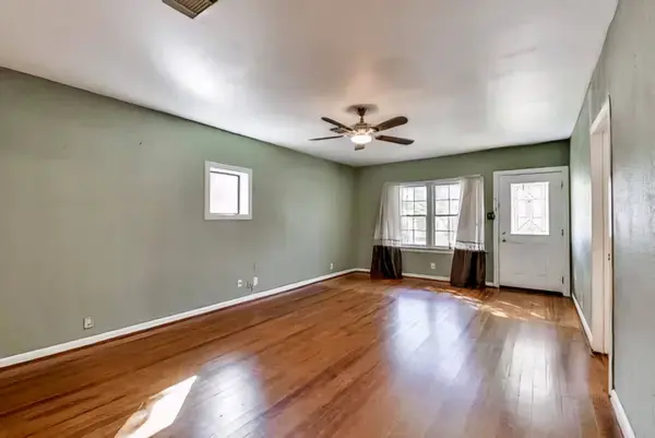 212 Danna LN, Houston, TX 77009