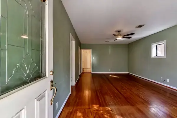 212 Danna LN, Houston, TX 77009