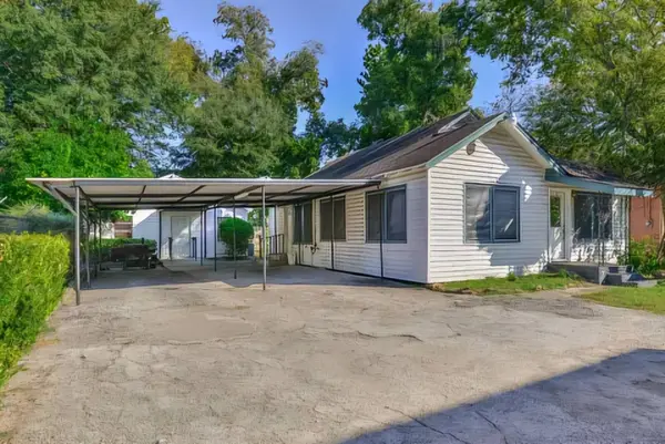 212 Danna LN, Houston, TX 77009