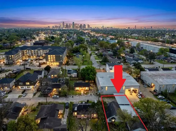 212 Danna LN, Houston, TX 77009