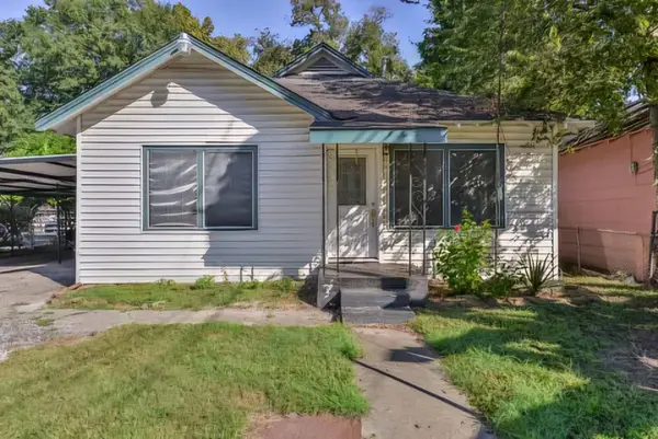 212 Danna LN, Houston, TX 77009